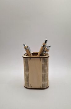 Puidust pastapliiatsite tops — personaalse graveeringuga